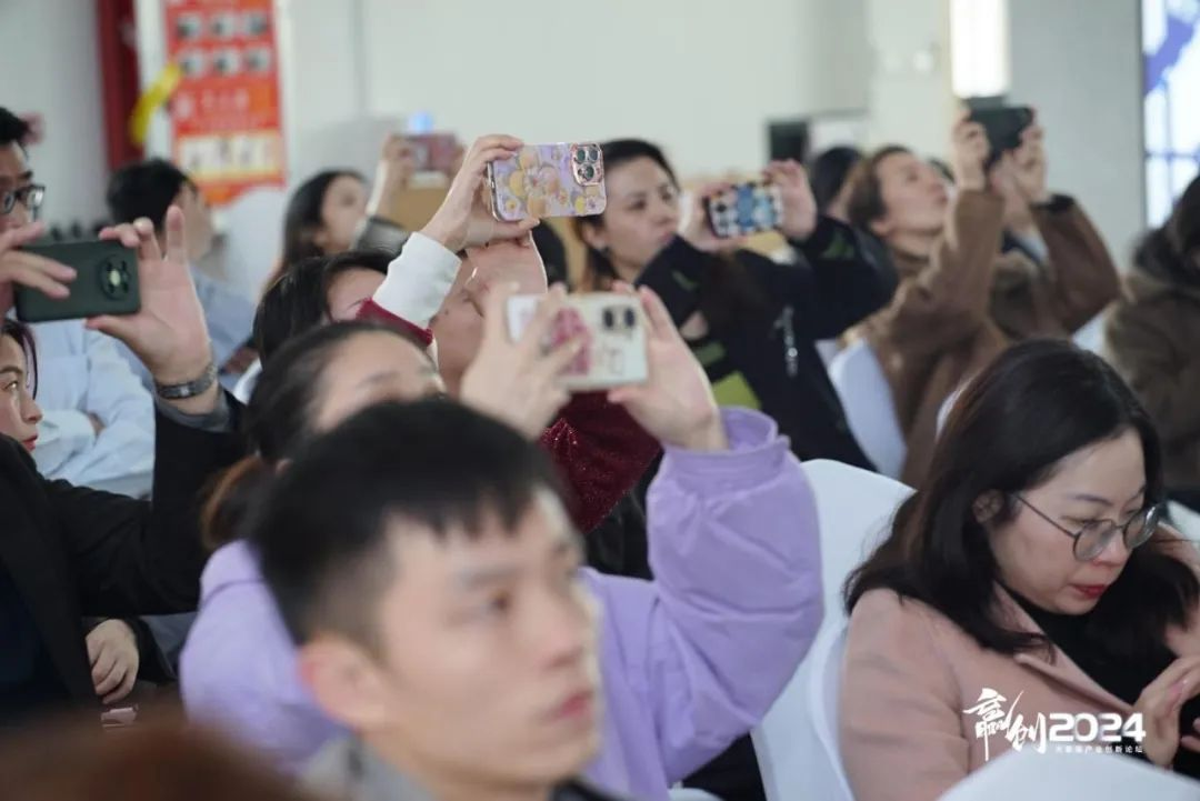 AI、小红书亮相“赢创2024论坛”,与百名家居业界精英论创新发展共话未来(图10) AI、小红书亮相“赢创2024论坛”,与百名家居业界精英论创新发展共话未来(图10)