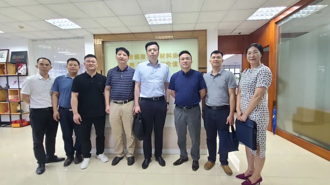 佛山市民政局社会组织管理局众领导莅临佛山市健康家居材料协会检查指导工作！(图5)